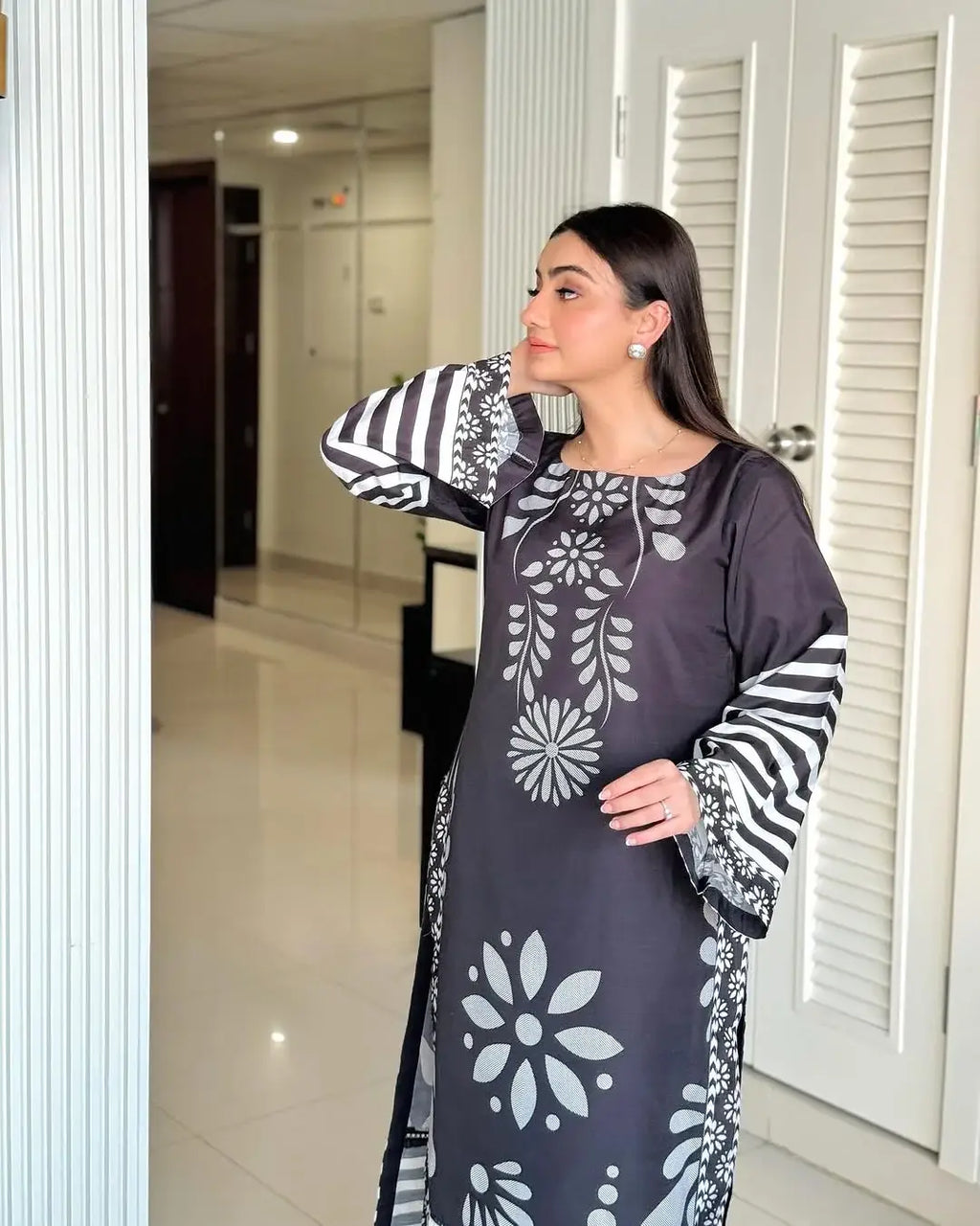 Stylish Women's Stitched Suit - 3 Pcs Digital Print Lawn Set in Black
